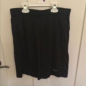 Nike Boys Black Athletic Shorts, size Youth M
